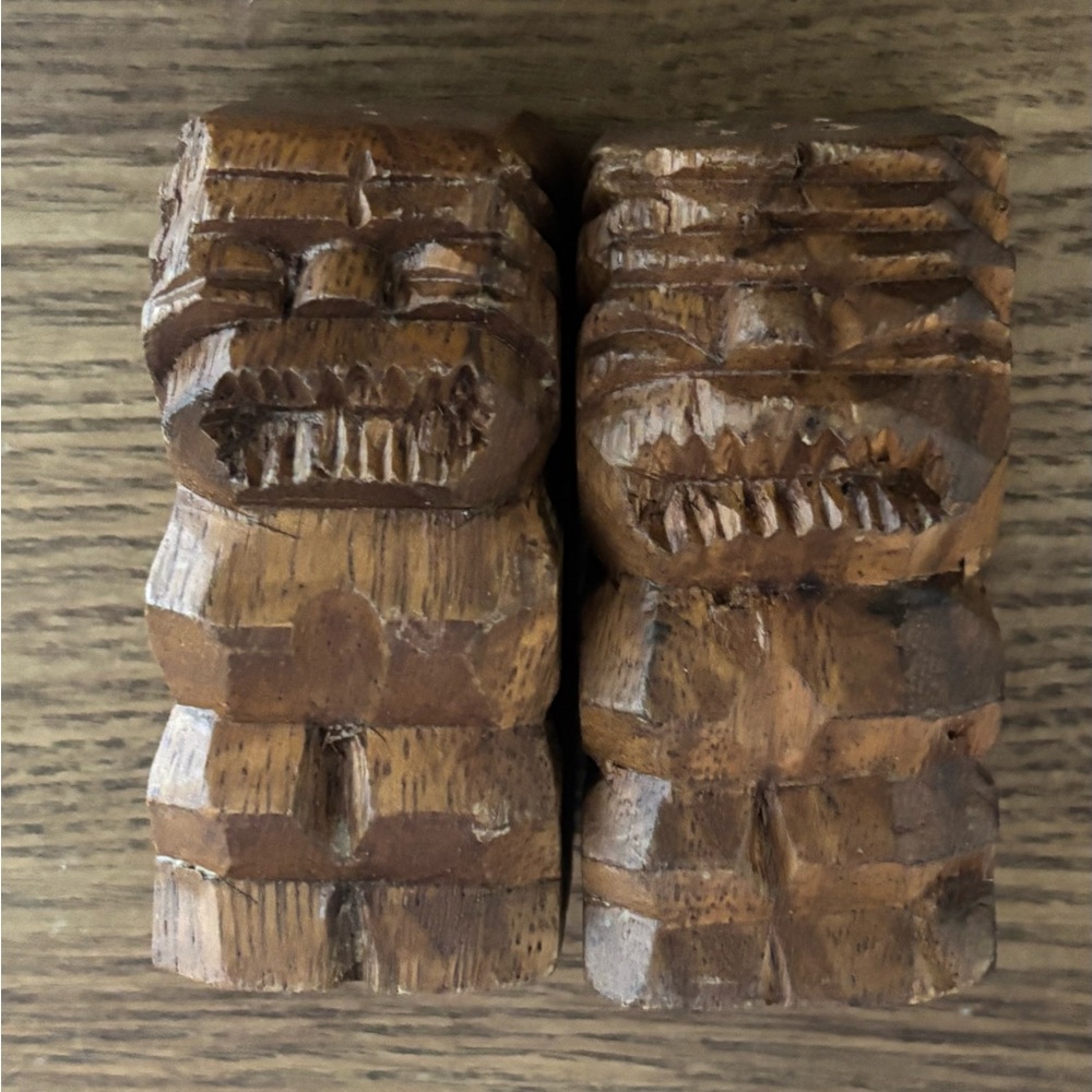 Vintage Wooden Carved Tiki Salt & Pepper Shakers UNUSED - Picture 2 of 11